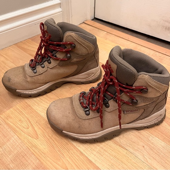 COLUMBIA Hiking Boots - Picture 2 of 8